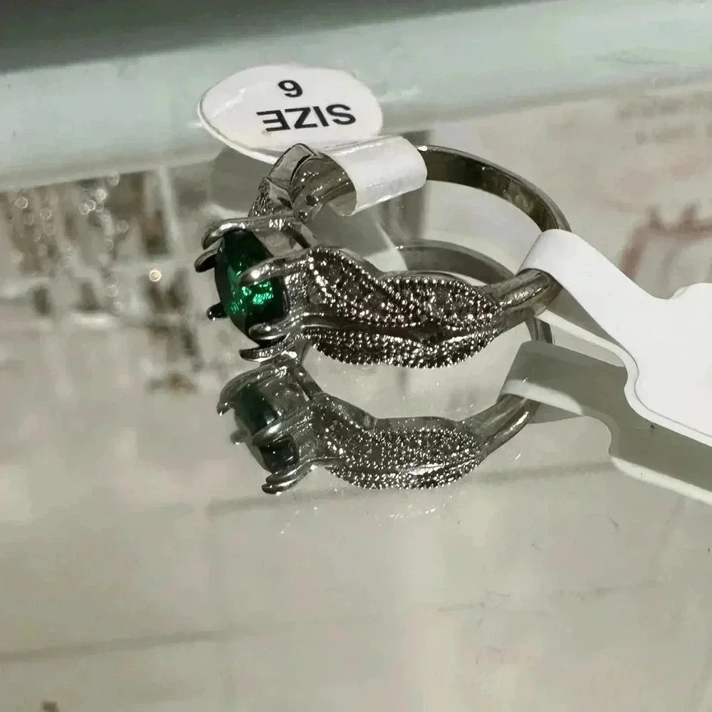 Beautiful New Size 6 ring green circle stone ornate rhinestone Silver Band - Picture 4 of 4